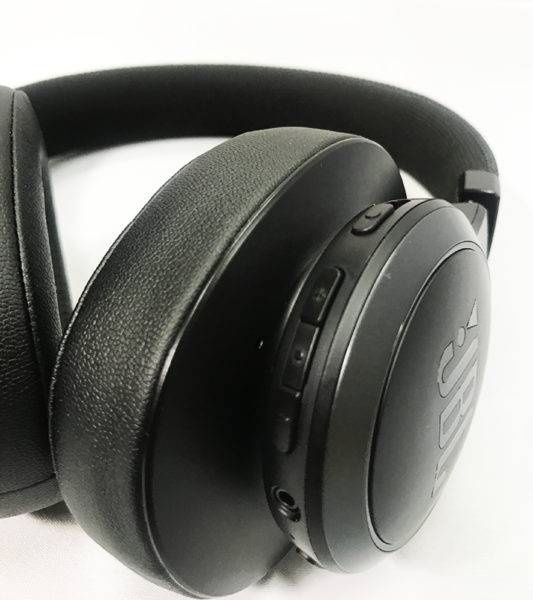 Best bluetooth headphones JBL LIVE 500BT