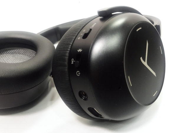 Beyerdynamic Lagoon ANC earcup controls