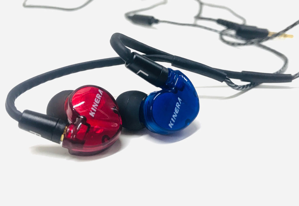 Kinera Bd005 left and right earbuds attached to MMCX cable
