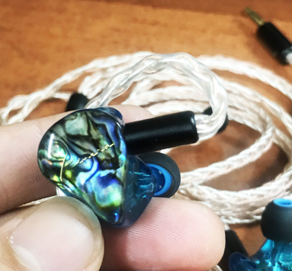 Kinera Idun Review Best In-Ear Headphones with detachable 2-pin connector