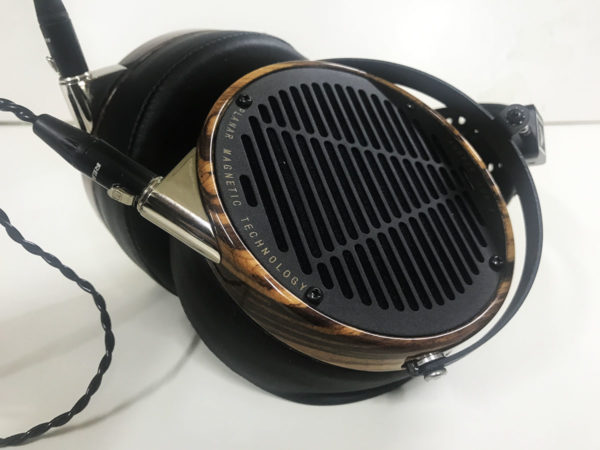 Audeze LCD-3 Review - earcups and planar magnetic drivers