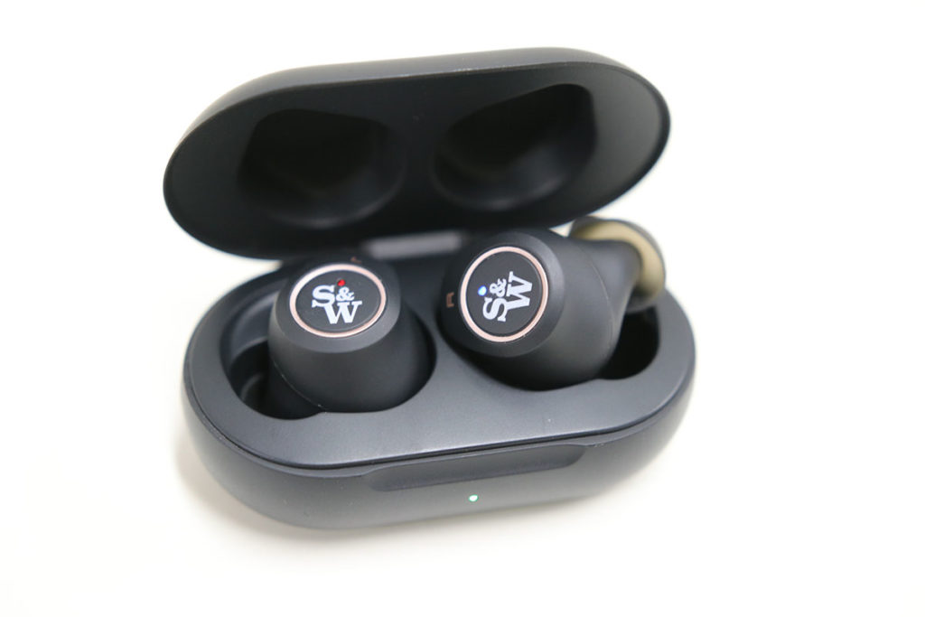 Strauss and Wagner TW401 True Wireless Earbuds charging case pairing