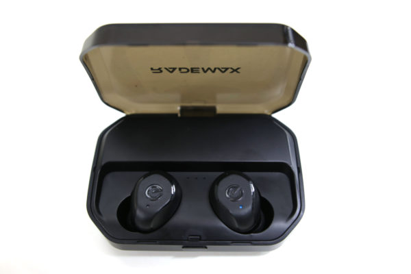 rademax p10 wireless earbuds charging case