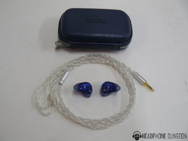 The DUNU SA 3 Headphone, wire and case.