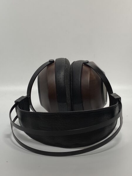 Wooden earcups and the back headband