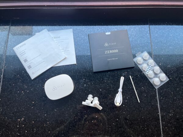 Unboxing of the Final Audio ZE8000.