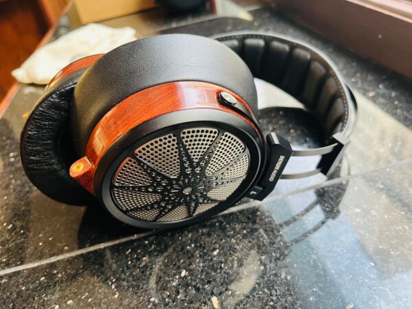 Sendy Audio Apollo has super soft ear pads