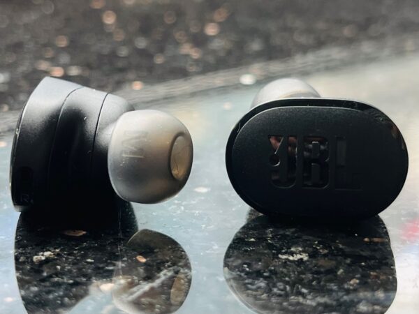  JBL Tune Buds feature a whopping 30 hours of battery life with the ANC on. 