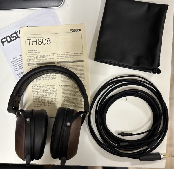 Fostex TH808 Box Contents